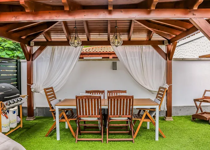 Lux 2br Pool Terrace Apartmán